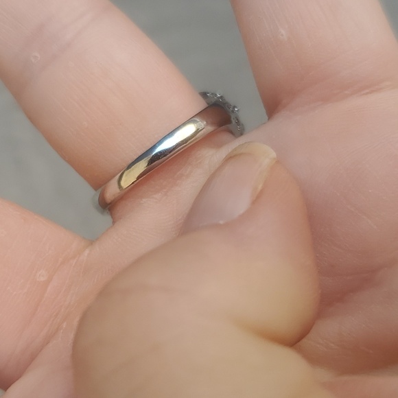 New Round Yellow Cubic Zirconia Daisy Silver Ring. - Picture 6 of 7